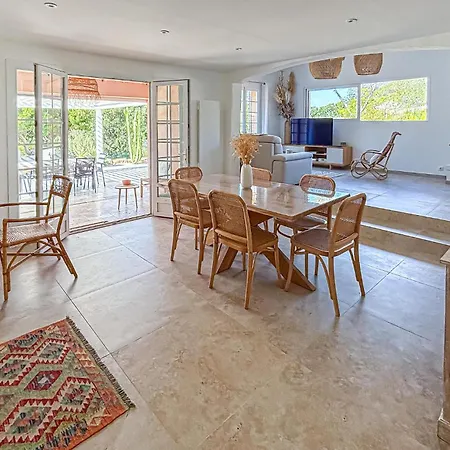 Holiday home Stunning In Saint-raphael