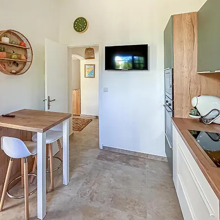 Holiday home Stunning In Saint-raphael *